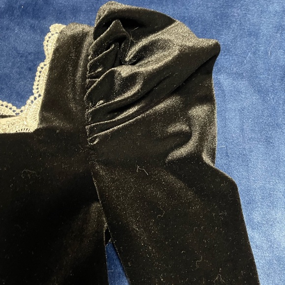 Elegant Velvet Kids Dress in Black - Picture 6 of 8